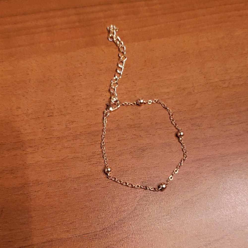 Small link gold chain with beads bracelet-new.